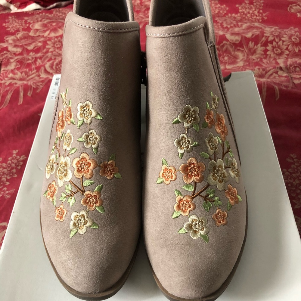 New SO MemeStone Embroidered Ankle Boots 8